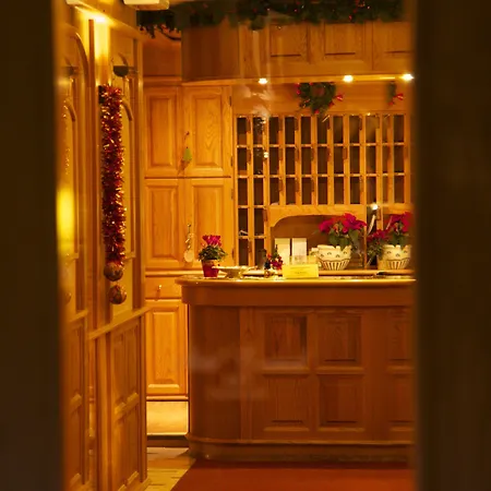 Готель Centrale Курмайор