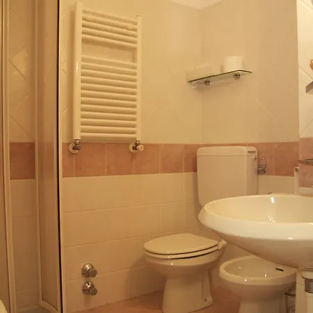 Готель Centrale Курмайор